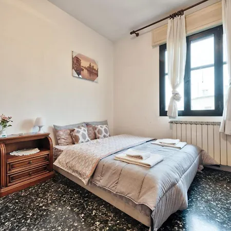Easy Old Apartment